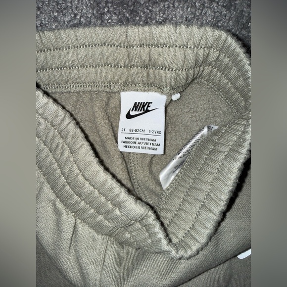 Nike - Boy’s 2T matching set - Picture 6 of 6